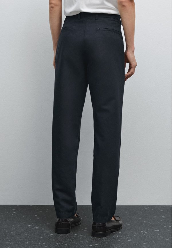 BLEND TAPERED FIT  - Chinos3