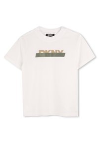 Witte katoenen T-shirt met een platgebreide ronde halslijn en korte mouwen, met een DKNY-logo in olijfgroen en tan over de voorkant.