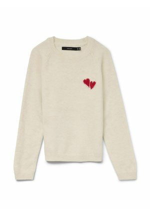 Pull crème en tissu doux, avec un col rond et deux motifs de cœurs rouges sur la poitrine gauche. Manches longues, poignets côtelés.