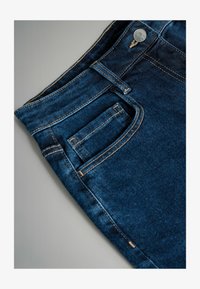 Vybrané, indigo blue black