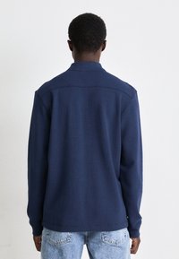 BOSS Top s dlhým rukávom - open blue