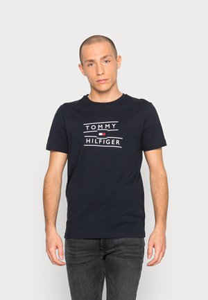 TAPING STACKED LOGO UNISEX - Printtipaita - desert sky