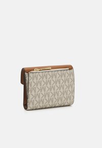 MICHAEL Michael Kors GREENWICH TRIFOLD - Lommebok - vanilla