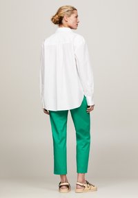 Tommy Hilfiger POPLIN EASY FIT - Button-down blouse - th optic white