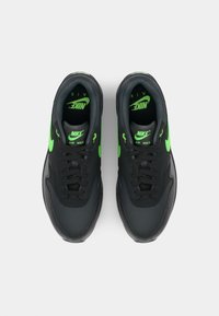 Nike Sportswear AIR MAX 1 - Baskets basses - anthracite/green strike/black