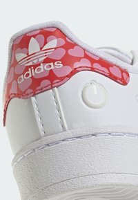 adidas Originals Chaussures premiers pas - core black   bright red   cloud white