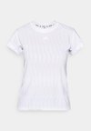 FREELIFT TEE - T-shirt med print - white