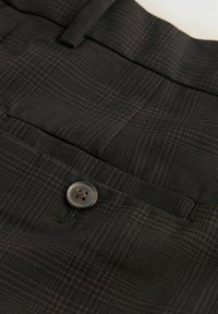 REGULAR FIT - CHECK DOUBLE PLEAT STRAIGHT LEG - Auduma bikses - chocolate brown