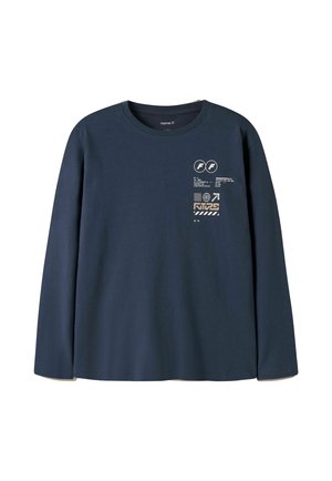 Chemise manches longues bleu marine avec un petit motif graphique blanc et beige sur la poitrine gauche, comprenant des cercles, des rayures et des éléments de texte.