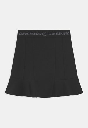 Czarna spódnica Calvin Klein Jeans z rozkloszowanym dołem i paskiem z logo "CALVIN KLEIN JEANS" oraz symbolem "cK" w kolorze szarym.