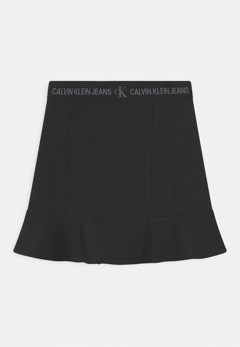 Jupe noire Calvin Klein Jeans avec ourlet évasé et ceinture à logo "CALVIN KLEIN JEANS" et "cK" en gris.