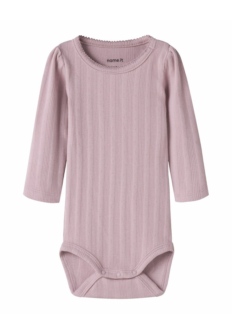 Body à manches longues en tissu côtelé rose clair, avec un col rond, des manches bouffantes et des boutons-pression à l'entrejambe.