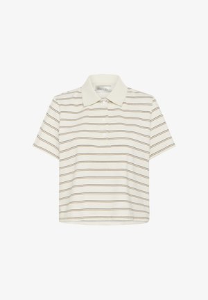 Jasnokremowa koszulka polo z krótkim rękawem, z poziomymi brązowymi paskami i zapięciem na trzy guziki. Prosty i casualowy design z kołnierzykiem.