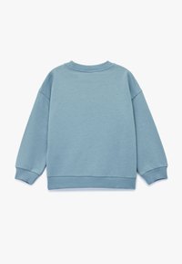 Blauwe fleece sweatshirt met een ronde halslijn, drop schouders, geribde manchetten en een gestructureerde afwerking. Effen achterkant zonder versieringen.