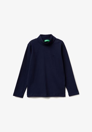 Maglietta a maniche lunghe blu navy con collo alto in morbido cotone, caratterizzata da un piccolo logo ricamato sul petto e spacchi laterali all'orlo.