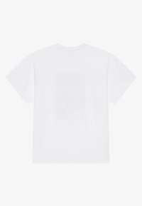 T-shirt en coton blanc avec des manches courtes et un col rond, présentant une texture lisse et un dos uni, sans graphiques ni accents visibles.