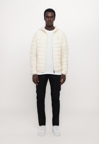 EA7 Emporio Armani TRAIN CORE LIGHT JACKET - Jachetă cu puf - whitecap gray