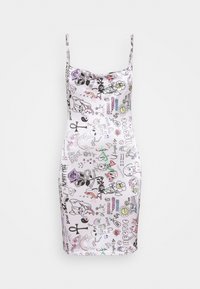 Ärmlös bodycon-klänning i vitt tyg med flerfärgade grafiska tryck av blommor, döskallar och abstrakta mönster.