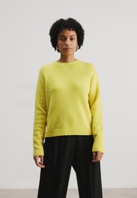 BOSS FEBISAN - Stickad tröja - medium yellow