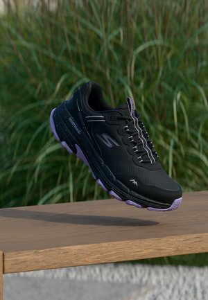 GO RUN TRAIL ALTITUDE 2.0 - Zapatillas - black