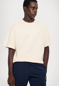EA7 Emporio Armani UNISEX - Apdrukāts T-krekls - white