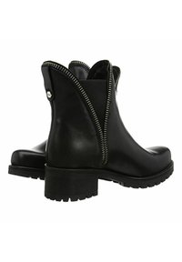 Bottines noires en cuir lisse, avec des détails de fermeture éclair sur les côtés, un talon épais et une semelle robuste pour une bonne traction.