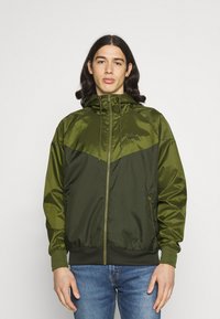 Nike Sportswear Corta-vento - sequoia/rough green