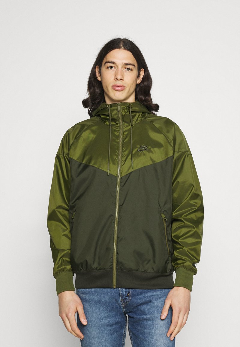 Nike Sportswear Corta-vento - sequoia/rough green