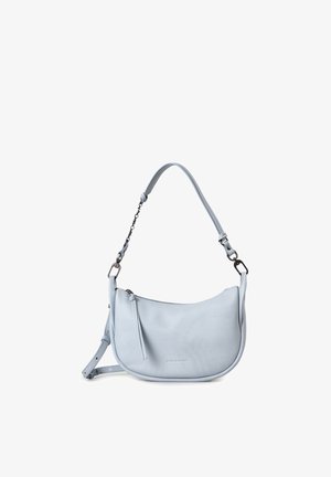 Lichtblauwe leren schoudertas met gebogen vorm, ritssluiting, afneembare ketting- en lederen schouderriem, en subtiele merkopdruk.