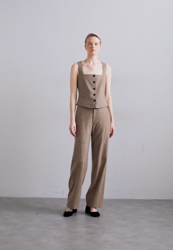 SHEA ITALIAN TROUSER - Trousers - camel3