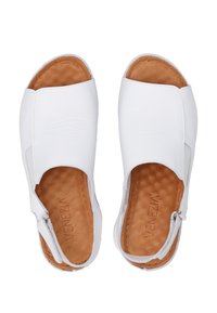 Weiße Open-Toe-Sandalen mit einer strukturierten braunen Innensohle und einem seitlichen Reißverschluss, gekennzeichnet mit "VENEZIA", von oben präsentiert.