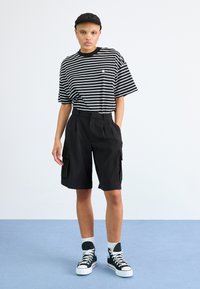 Carhartt WIP BRYNA - Tricou cu imprimeu - black/white