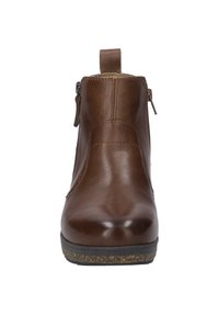 Brązowy skórzany botek za kostkę o gładkiej powierzchni, z bocznym zamkiem błyskawicznym i kontrastową fakturą na podeszwie.