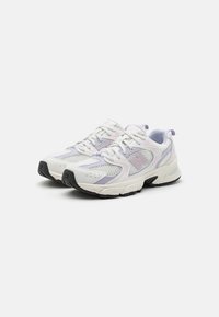 New Balance 530 - Baskets basses - beige/white/rose