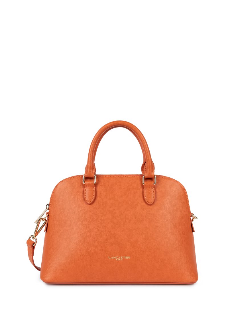 Borsa in pelle arancione con una forma strutturata e arrotondata, due manici superiori e una tracolla removibile. Dettagli in hardware color oro.