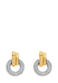 Zlaté a stříbrné náušnice s kruhovým designem, obsahující více řad třpytivých čirých kamenů a lesklý zlatý akcent na vrchu.