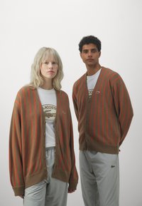 Lacoste - EXCLUSIVE UNISEX - Cardigan - cookie/sunrise Miniaturebillede 1