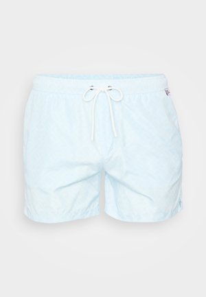 Shorts de bain bleu clair avec un motif texturé, ceinture élastique et cordon blanc. Présente des fentes latérales pour plus de flexibilité.
