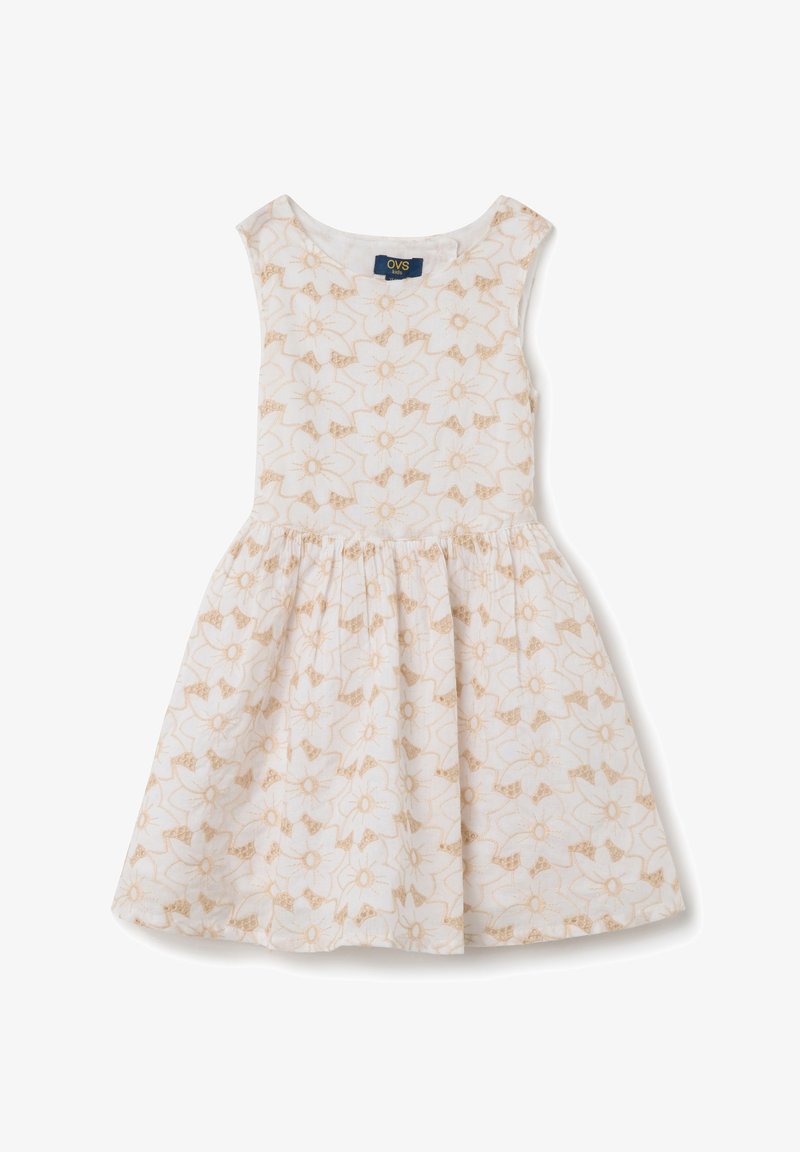 Abito senza maniche in cotone bianco con un motivo floreale in beige chiaro, design con gonna arricciata, scollatura rotonda e etichetta del marchio OVS.