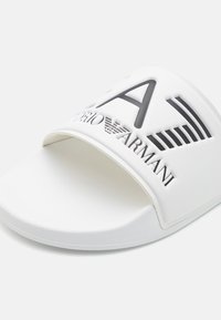 EA7 Emporio Armani UNISEX - Sandales de bain - bright white
