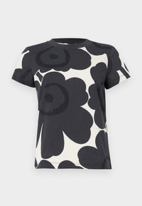 Βαμβακερό T-shirt με μεγάλα σκοτεινά λουλουδένια μοτίβα σε εκρού φόντο, κοντά μανίκια και στρογγυλή λαιμόκοψη.