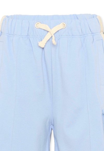 Pantalon de survêtement bleu clair avec taille élastique et cordon blanc à nouer à l'avant, avec détails de coutures visibles.