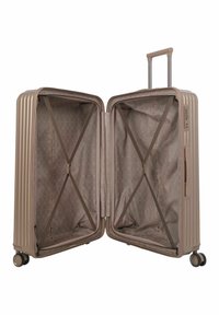 Valise rigide de couleur beige clair, avec une surface striée texturée, une poignée rétractable et quatre roues multidirectionnelles. Intérieur avec sangles croisées et doublure à motifs.