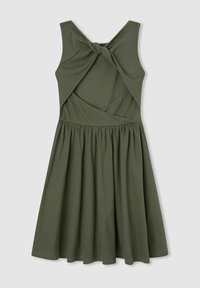 Olivi vihreä hihaton mekko, joka on valmistettu pehmeästä kankaasta. Mekossa on kierretty selkäosa ja rypytetty vyötärö, joka laskeutuu löysäksi hameeksi.