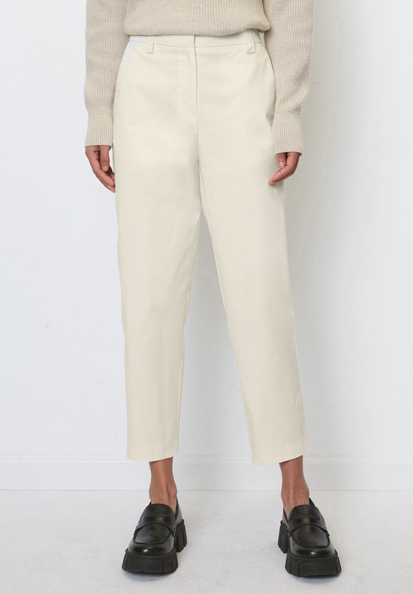 MODERN STYLE TAPERED LEG HIGH RISE WELT POCKET - Chinos - chalky sand