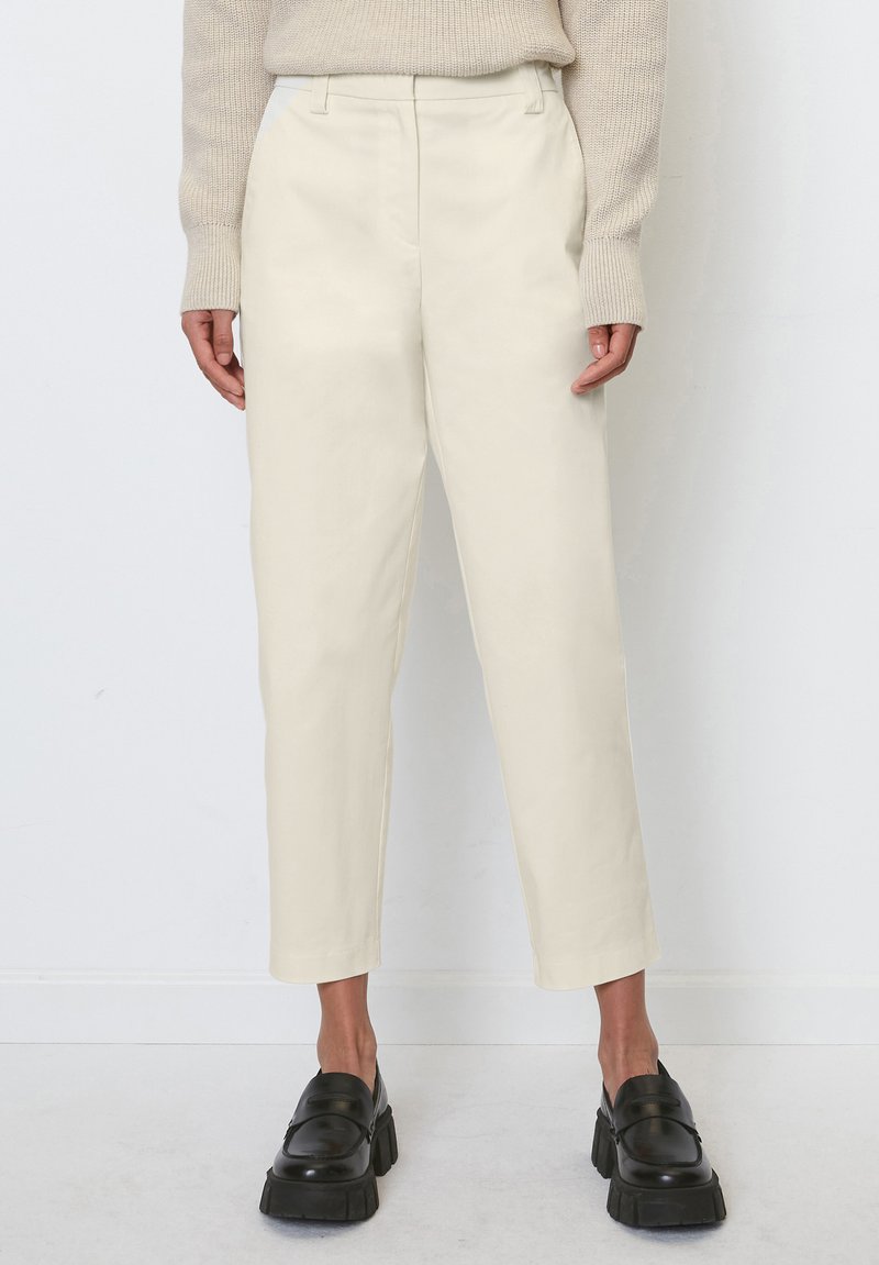 Marc O'Polo MODERN STYLE TAPERED LEG HIGH RISE WELT POCKET - Chino - chalky sand