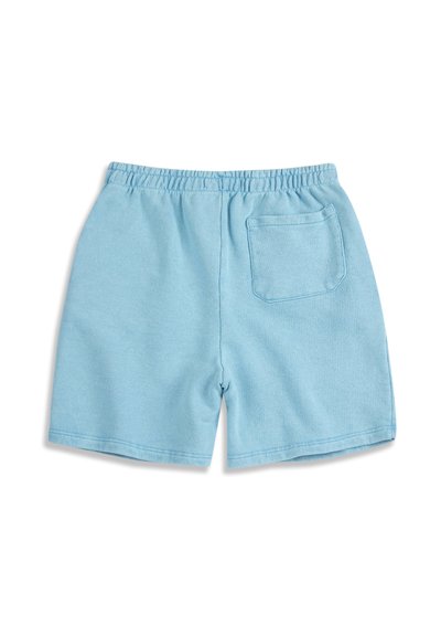 Shorts en coton bleu clair avec une ceinture élastique et une seule poche plaquée à l'arrière, du côté droit.