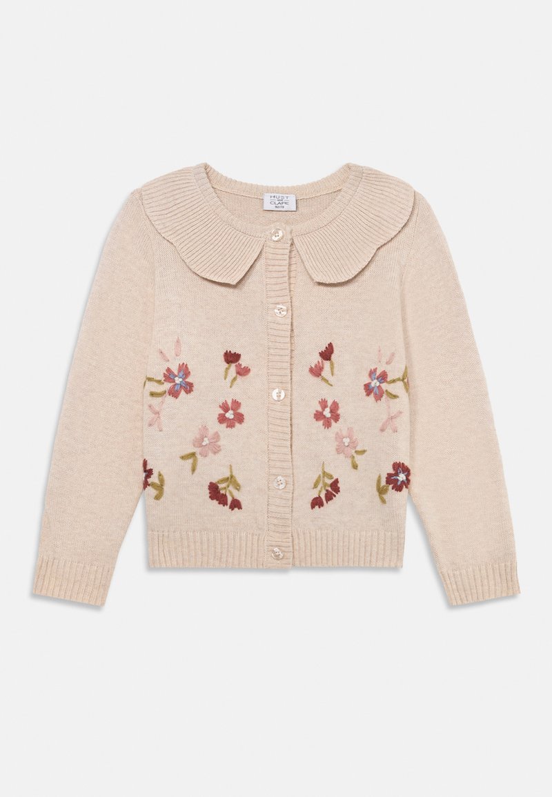 Lys beige cardigan med rund krage, fem knappelukkinger og blomsterbroderi i rosa, rødt og grønt over forsiden.