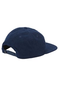Gorra de pana azul marino con visera recta, superficie texturada, cierre snapback y diseño de seis paneles. Presenta ojales de ventilación.