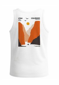 White tank top featuring a graphic design of red rock canyons, a yellow sun, and birds, with text "UTAH Lake Powell" and "COLORADO Neverless."